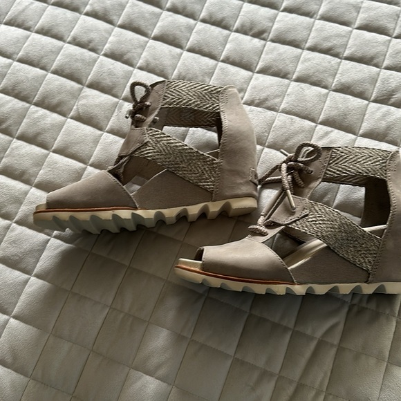 Women’s never worn Sorel wedge sandals - Picture 2 of 5